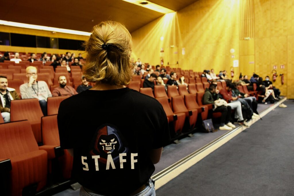 photo de l'amphithéâtre des conférences du hackday